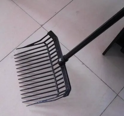 Plastic Grooming Pitchfork with Metal Handle (SM6601)